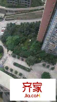 湖畔城市假日外景图
