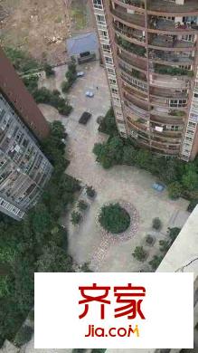湖畔城市假日外景图