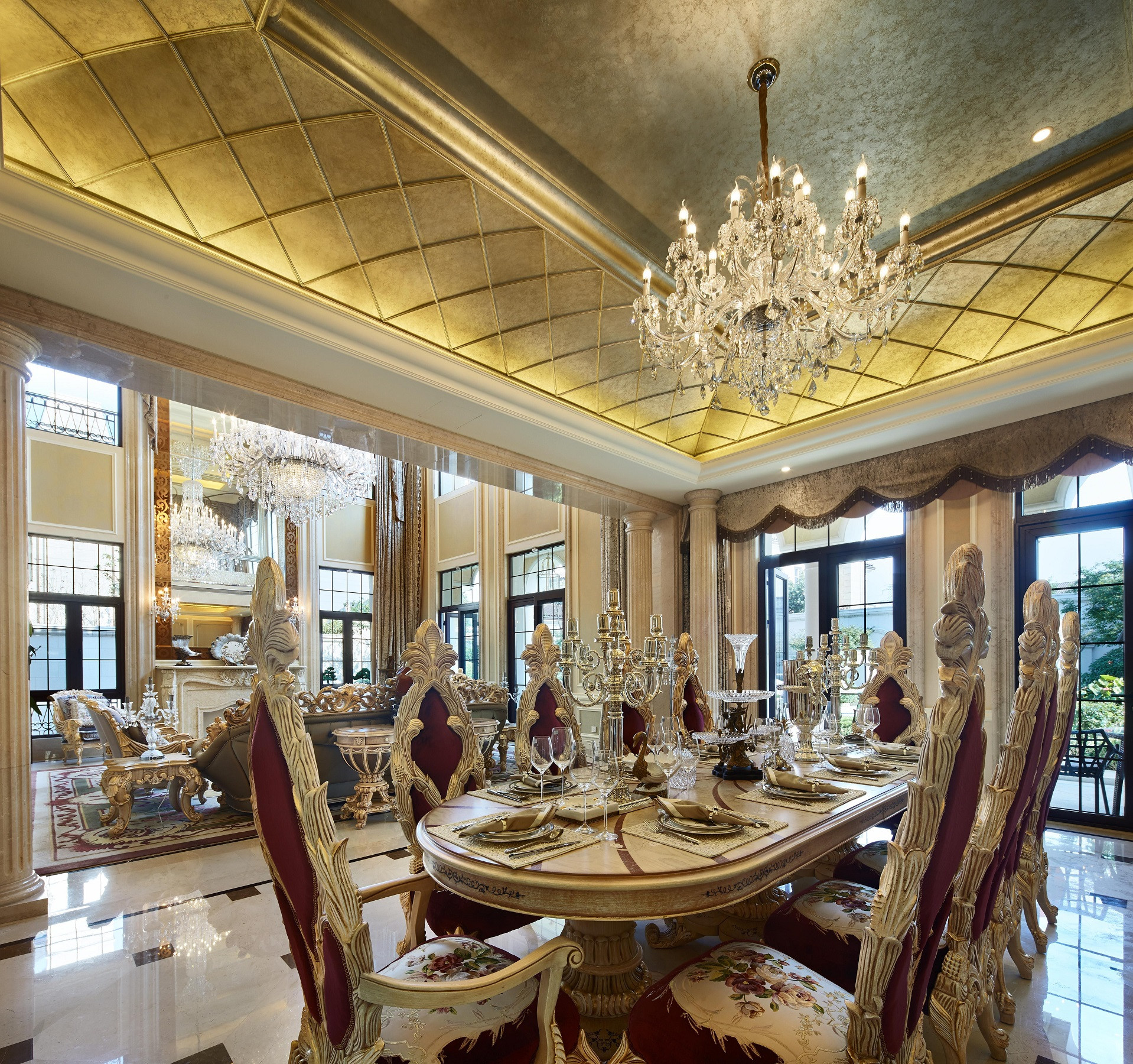 欧式风格,别墅装修,豪华型装修,140平米以上装修,餐厅,餐桌,吊顶,金色