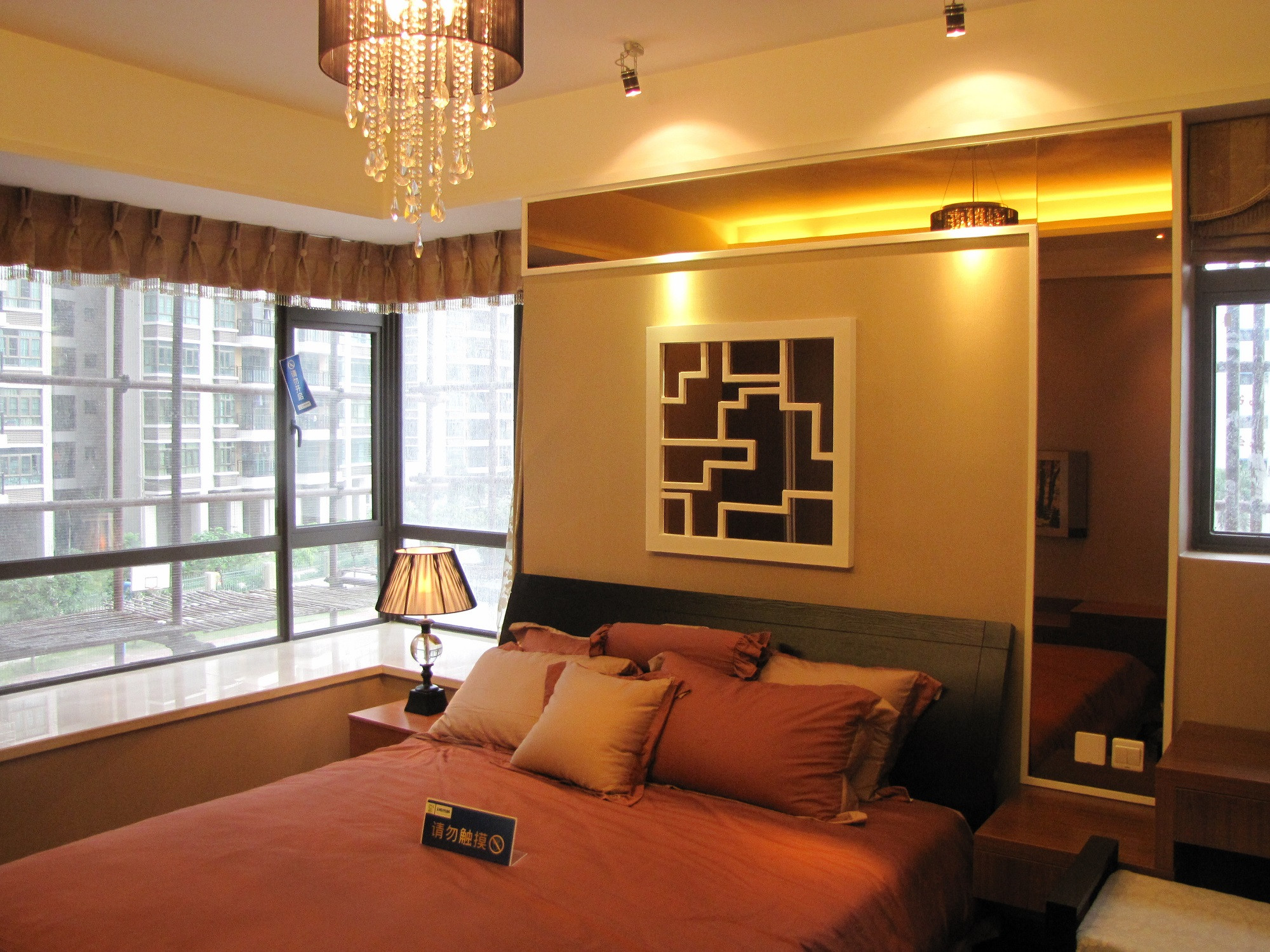 中式风格,5-10万装修,三居室装修,110平米装修,卧室,卧室背景墙,床上用品,暖色调