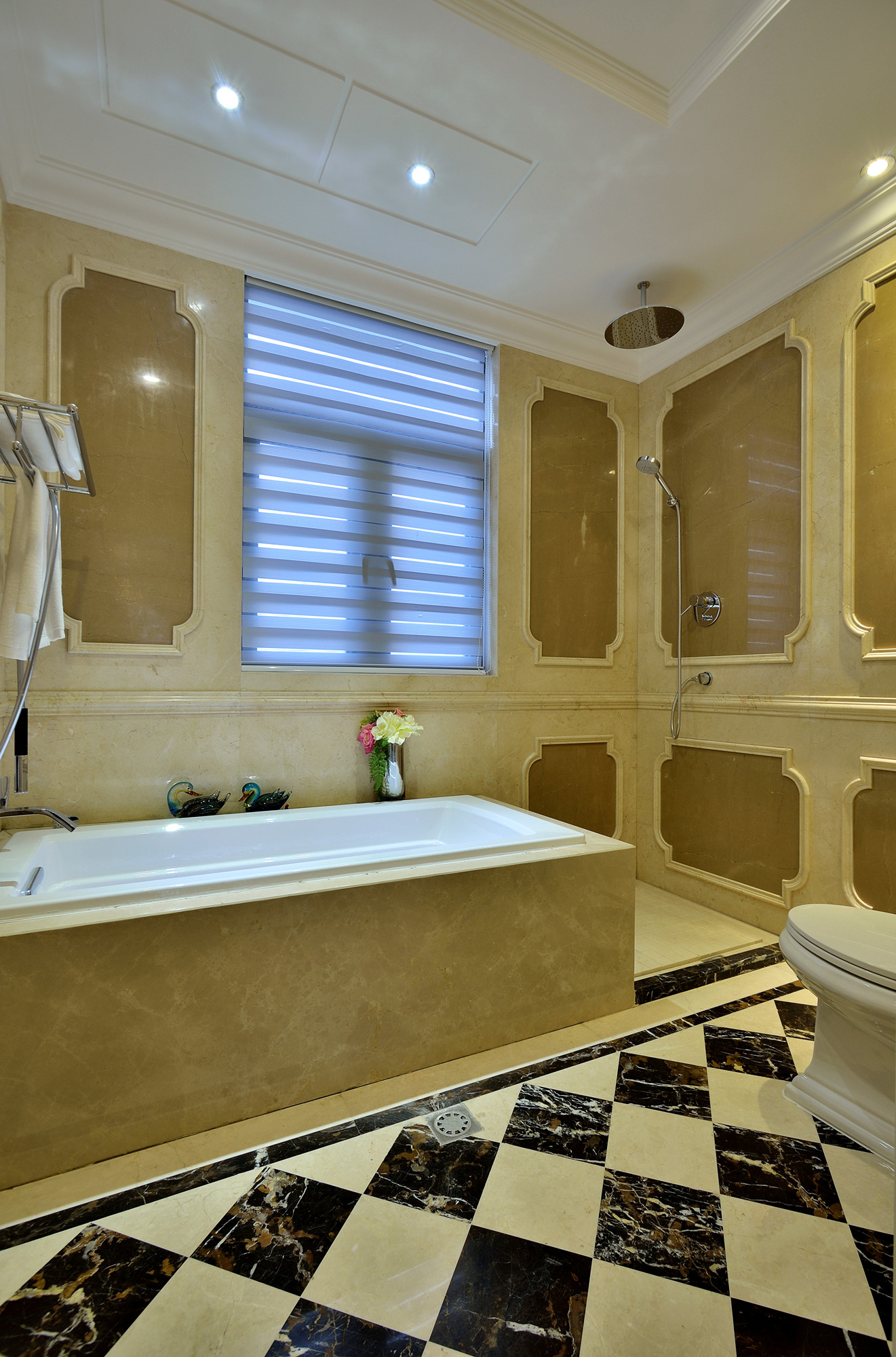 别墅装修,豪华型装修,140平米以上装修,卫生间,法式风格,浴缸,黄色