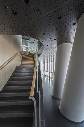 上海中心观光厅楼梯空间设计