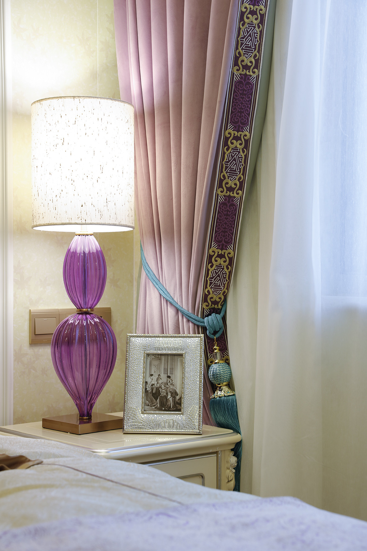 复式装修,豪华型装修,140平米以上装修,卧室,法式风格,窗帘,灯具,紫色