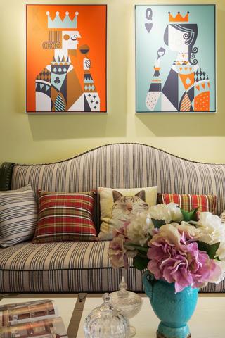 80平美式风格三居装修沙发背景墙图片