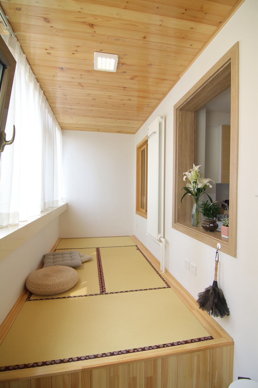 日式风格二居阳台榻榻米设计