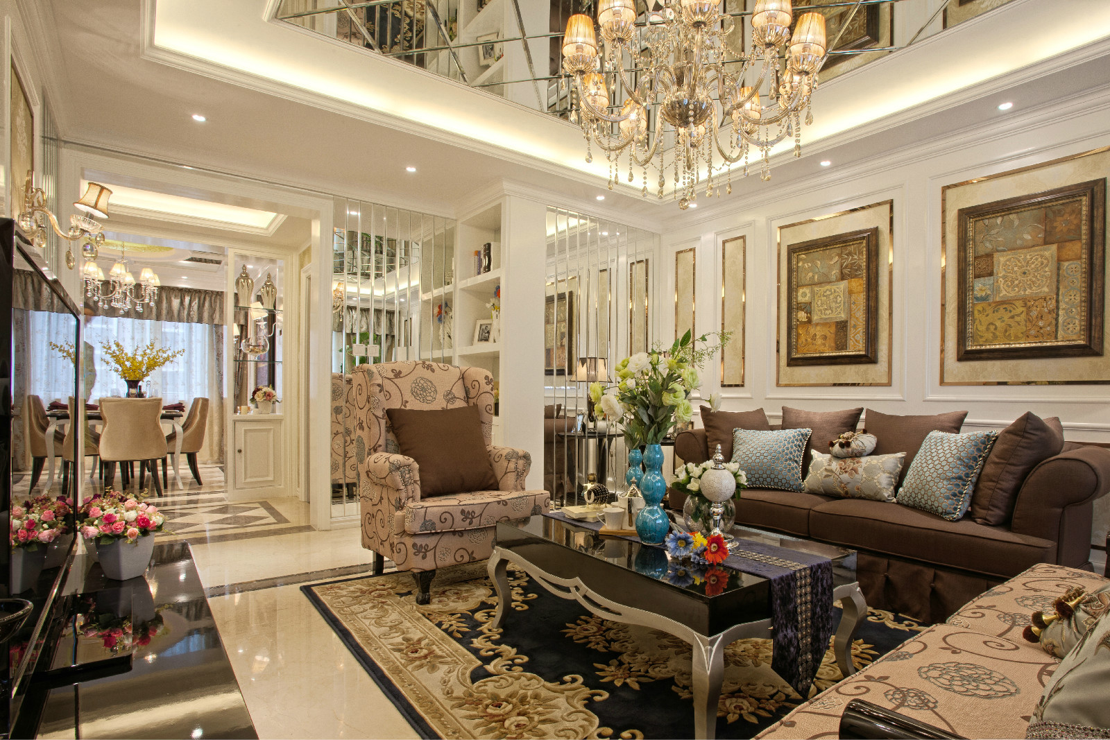 欧式风格,130平米装修,三居室装修,20万以上装修,客厅,沙发背景墙,装饰画,金色