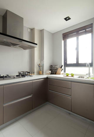 现代简约风三居室装修厨房设计图