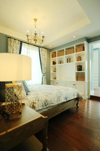 80平现代美式家卧室布置图