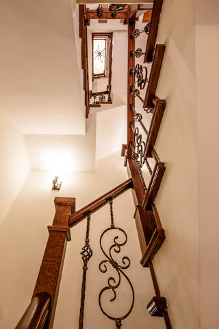地中海风格别墅装修楼梯设计