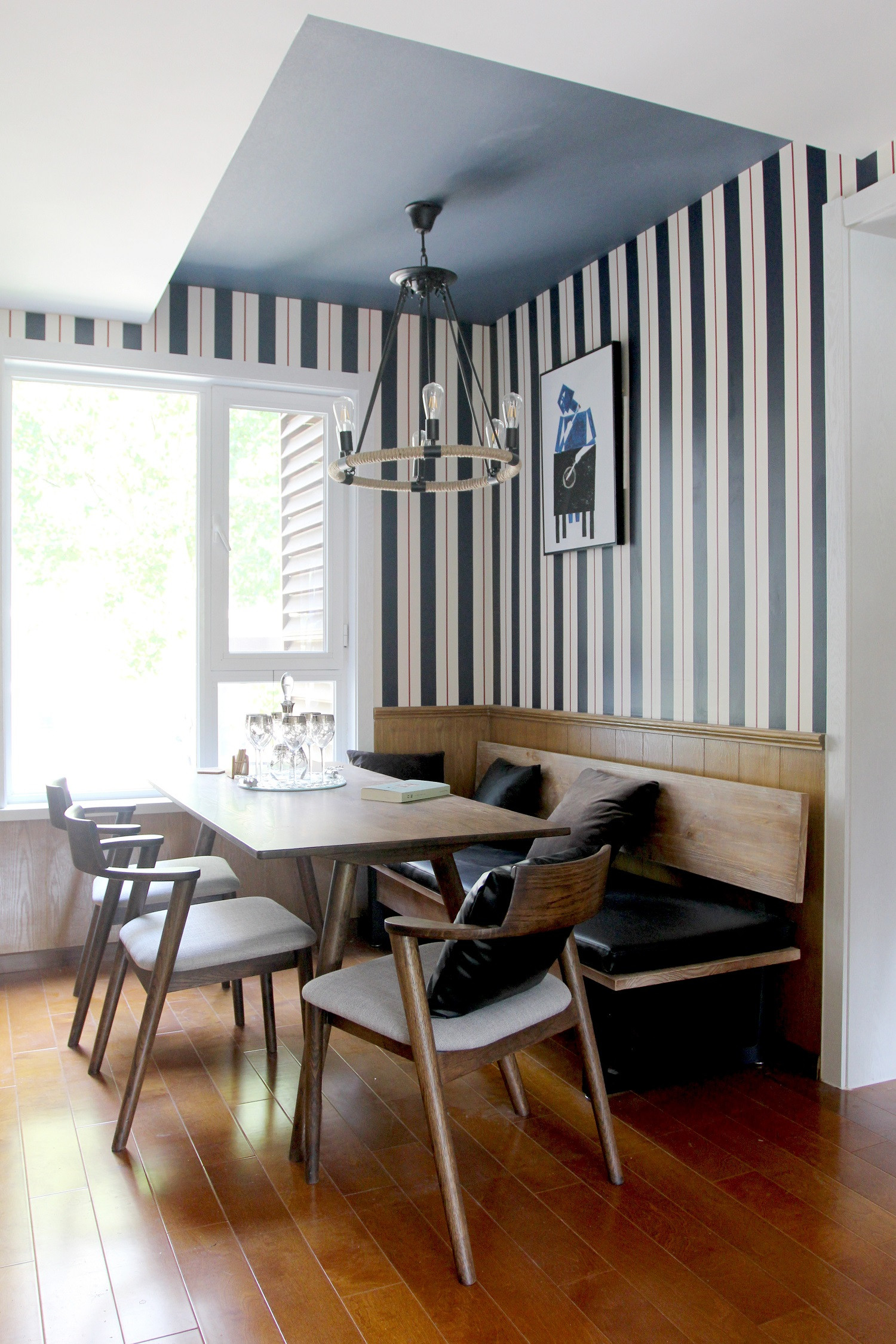 美式田园风卡座餐厅 彩色背景墙设计