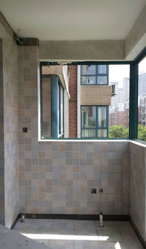 阳台瓷砖都贴好了