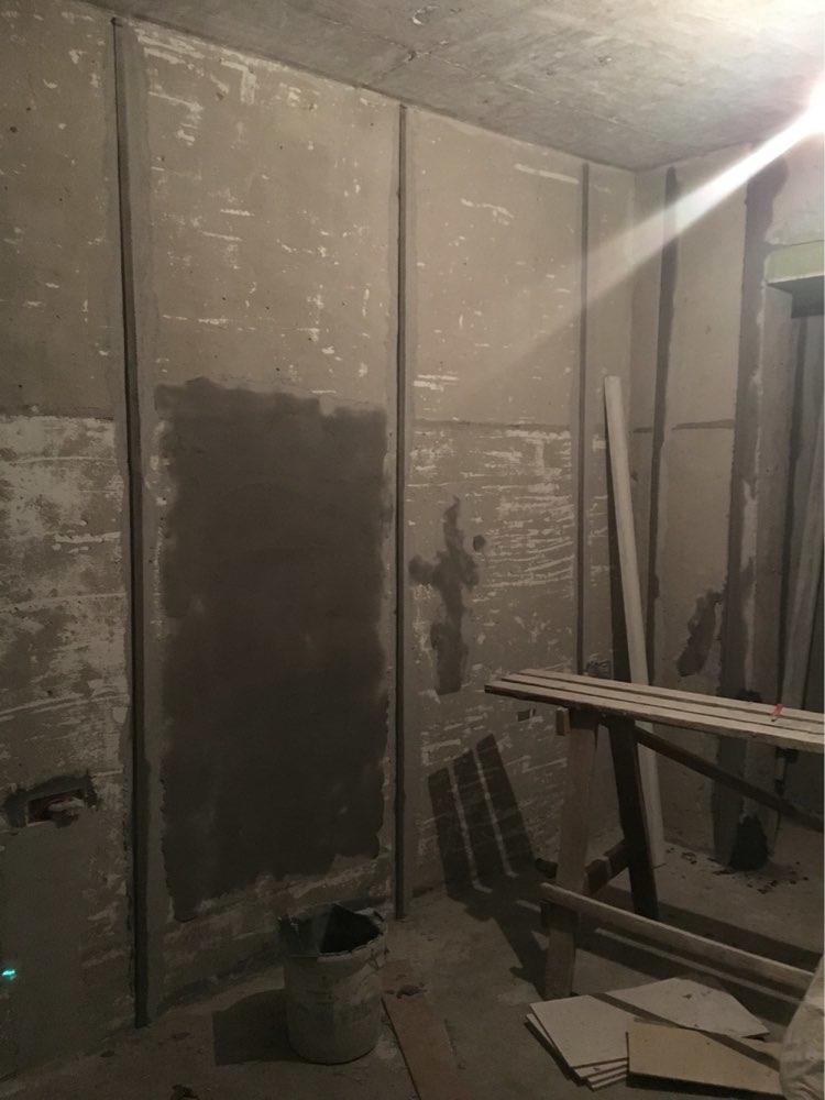 2016-8-2油漆施工第二天:继续冲筋,好多好多筋。工人