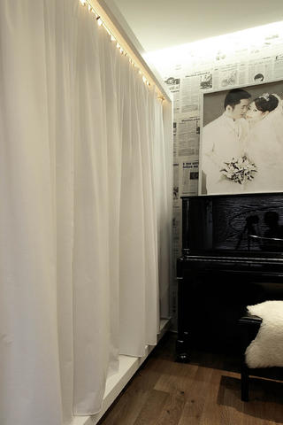 现代简约三居装修窗帘图片