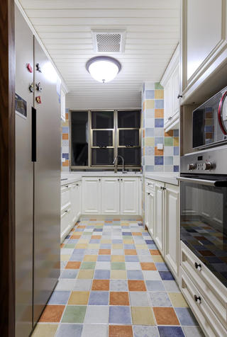 130平美式风格三居装修厨房搭配图
