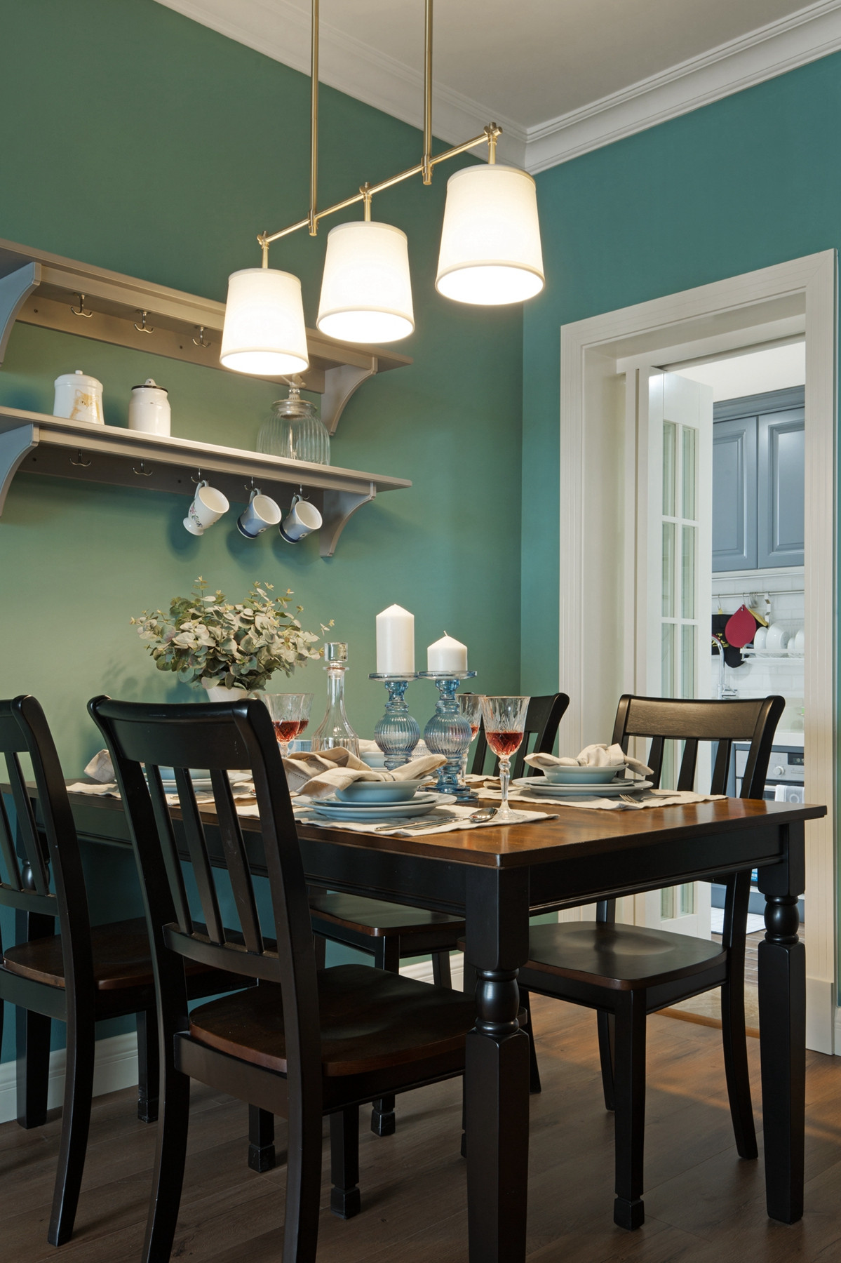 三居室现代美式家餐桌椅图片
