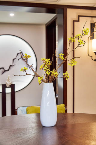 中式三居装修装饰花瓶图片