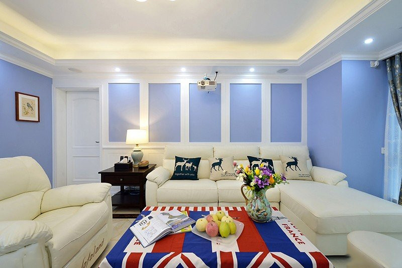 整面墙的蓝色墙漆,使整个空间非常的舒服和谐主要我觉得还是显