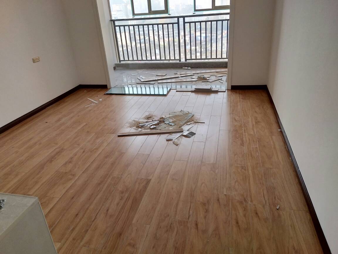 铺木地板要把地面打毛吗