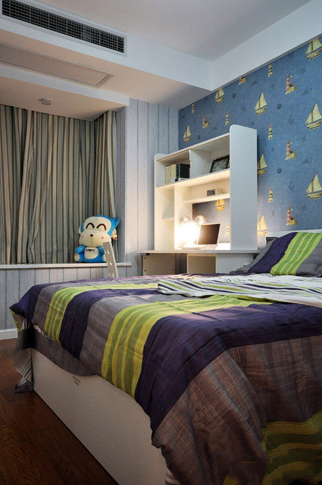 我儿子的房间，主要以蓝色为主。其实还是他自己选的颜色啦。