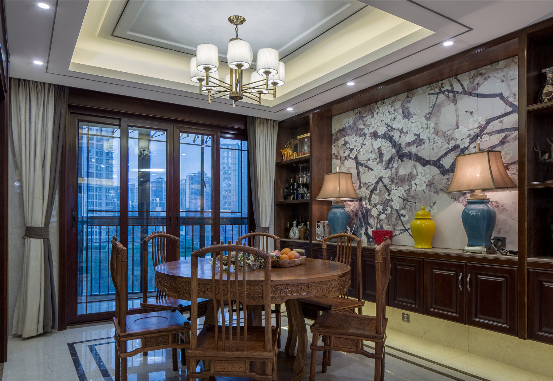 中式风格,四房装修,140平米以上装修,20万以上装修,餐厅,餐桌,咖啡色
