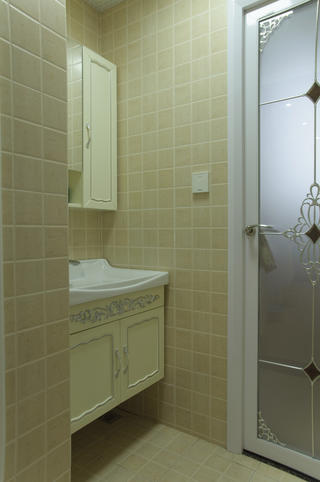 二居室法式风格家卫生间装潢图