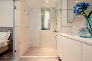 北欧风格三居室装修淋浴房图片