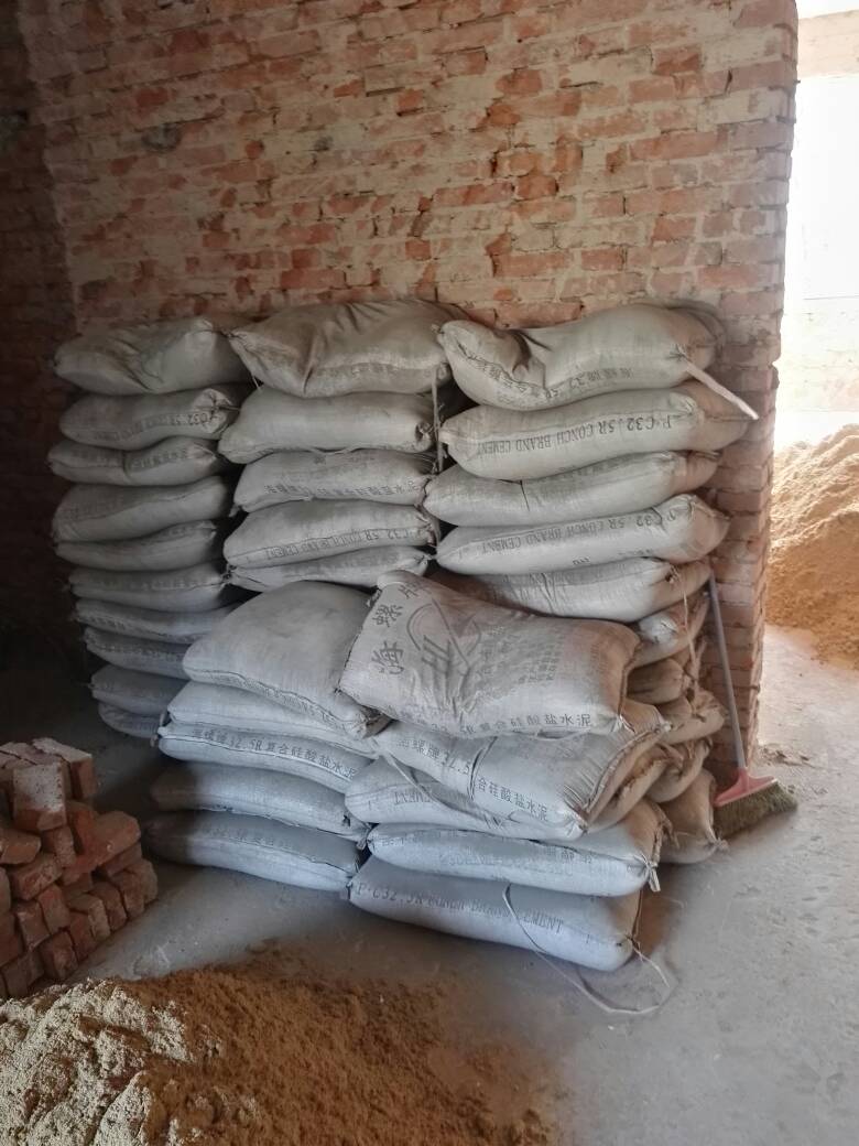 今天水泥黄沙总算进场了测距仪也到了趁着休息去把尺寸重新量