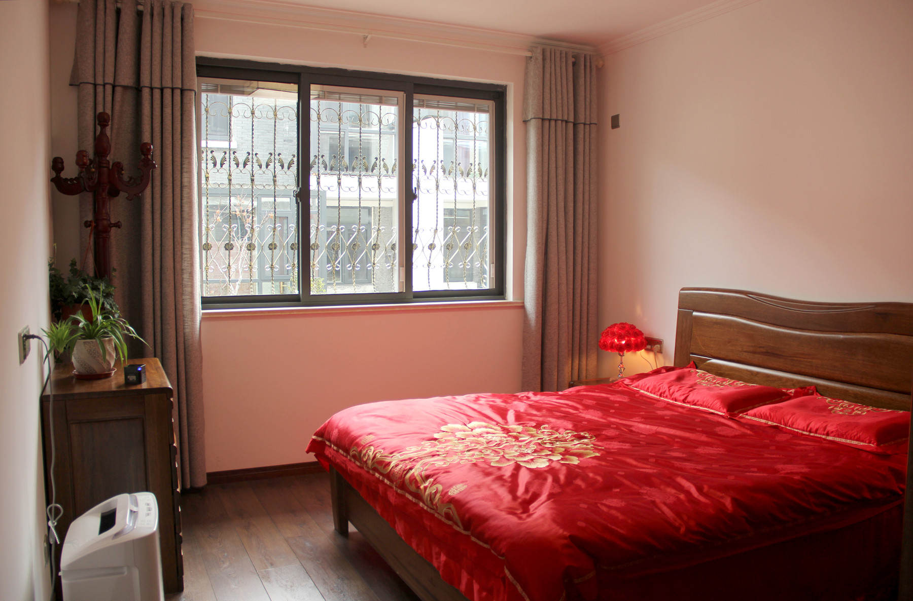 简约风格,三居室装修,120平米装修,10-15万装修,卧室,床上用品,红色