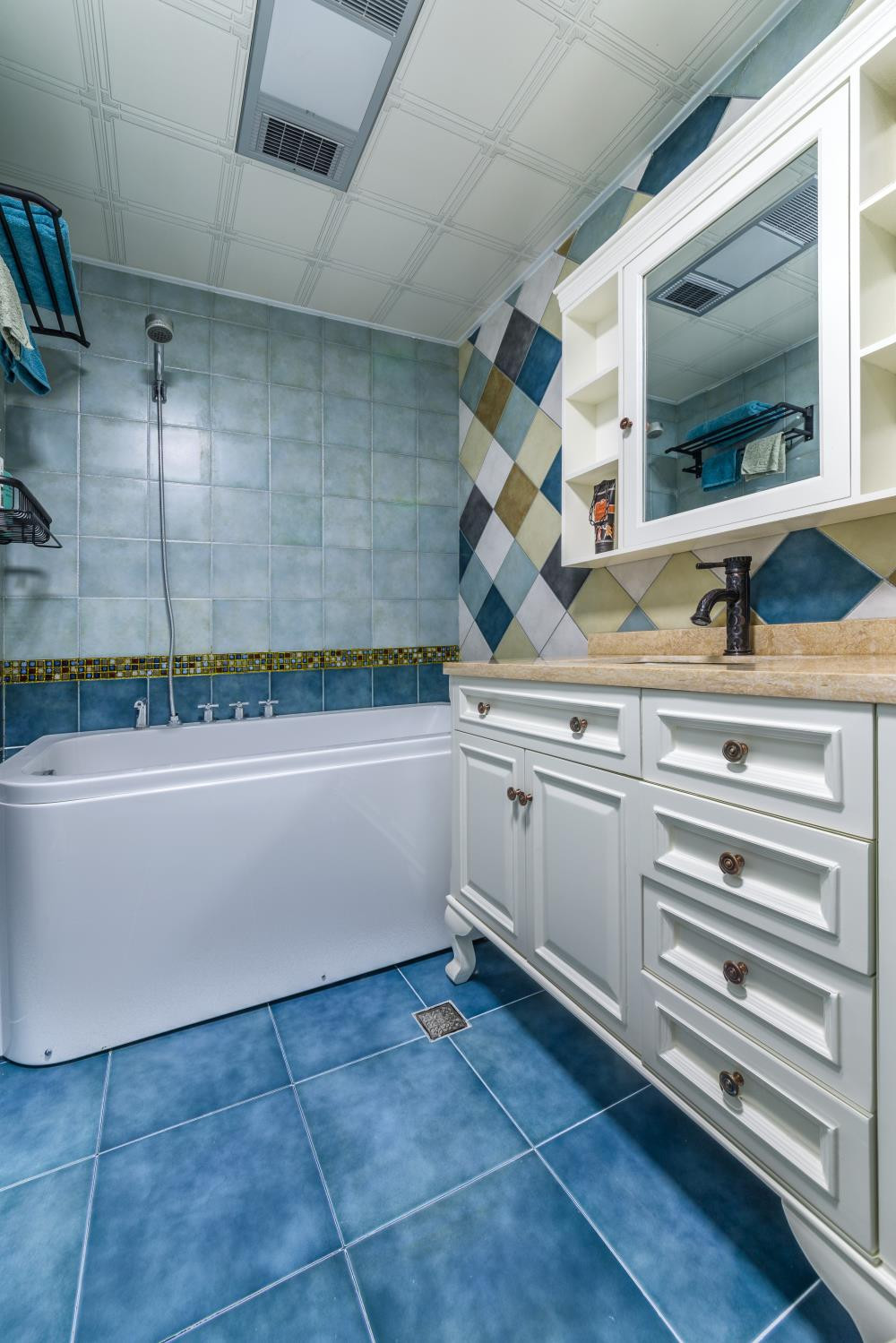 美式风格,90平米装修,20万以上装修,复式装修,卫生间,蓝色,浴室柜