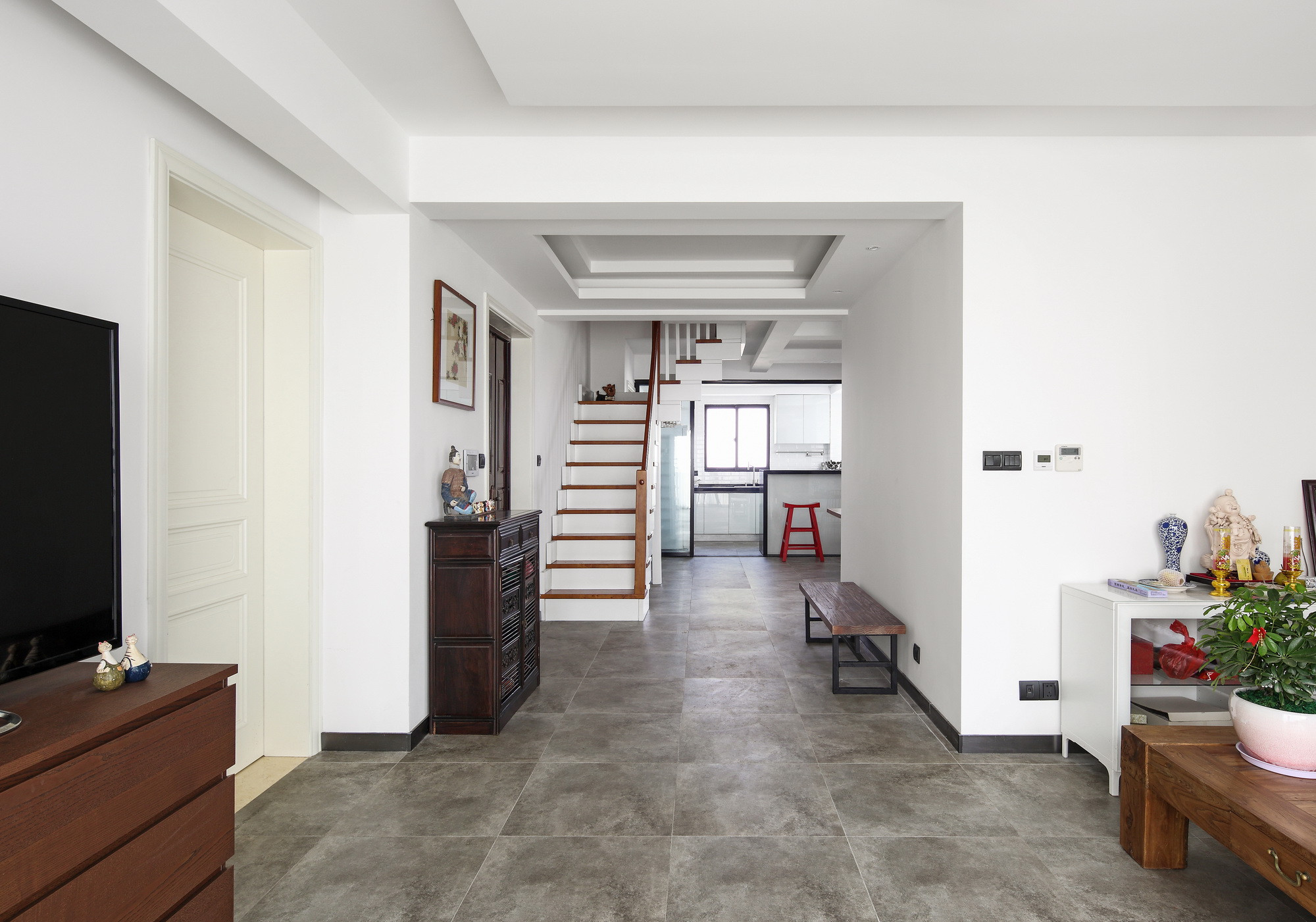中式风格,140平米以上装修,20万以上装修,复式装修,客厅,过道,灰色