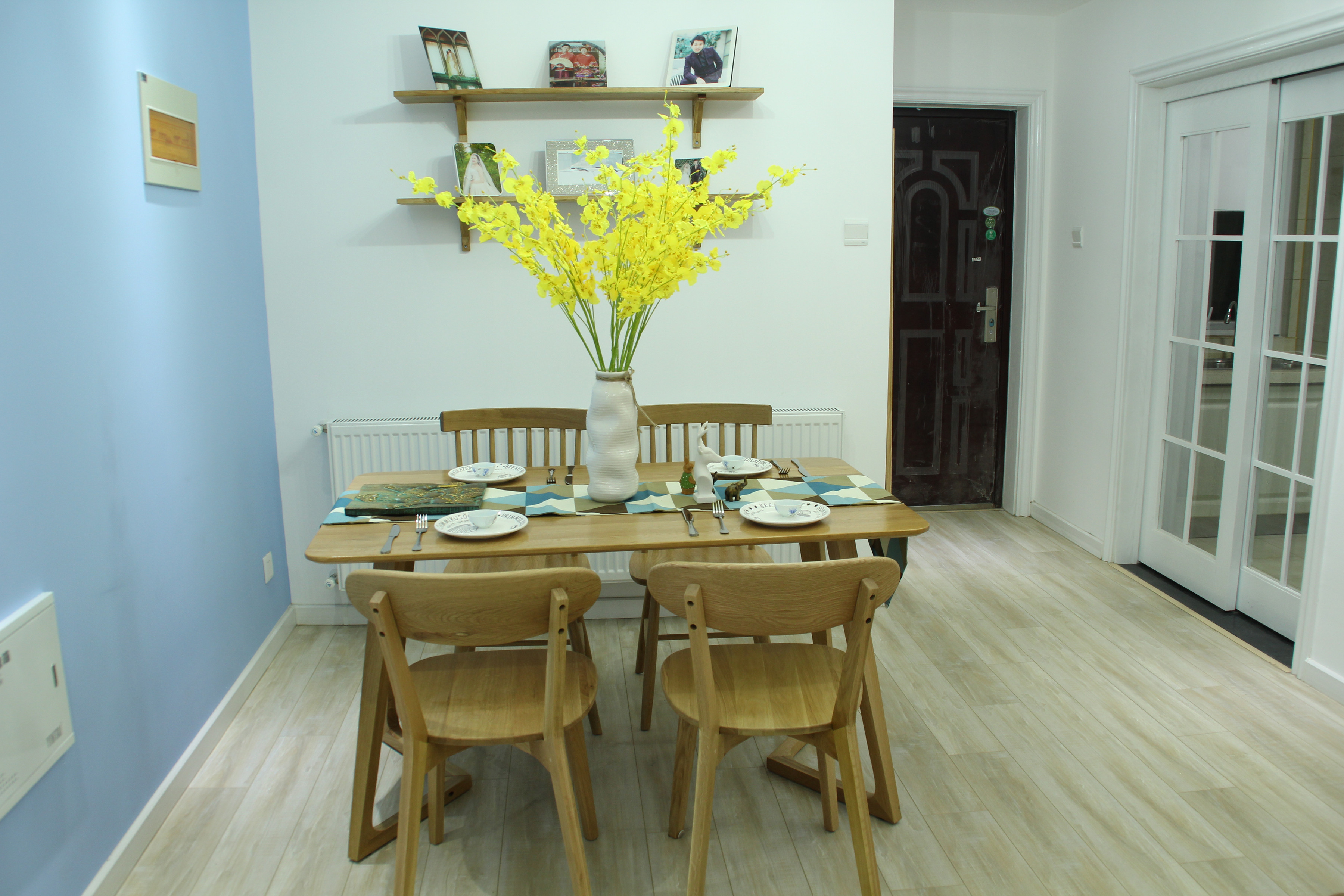 二居室北欧风格家餐桌椅图片