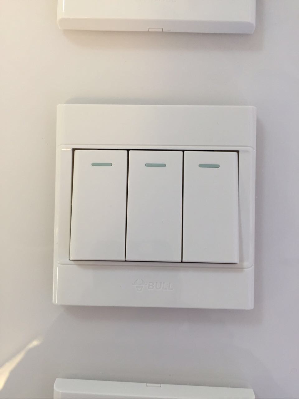 超爆公牛装饰开关插座五孔1电源面板86型墙壁开关g05