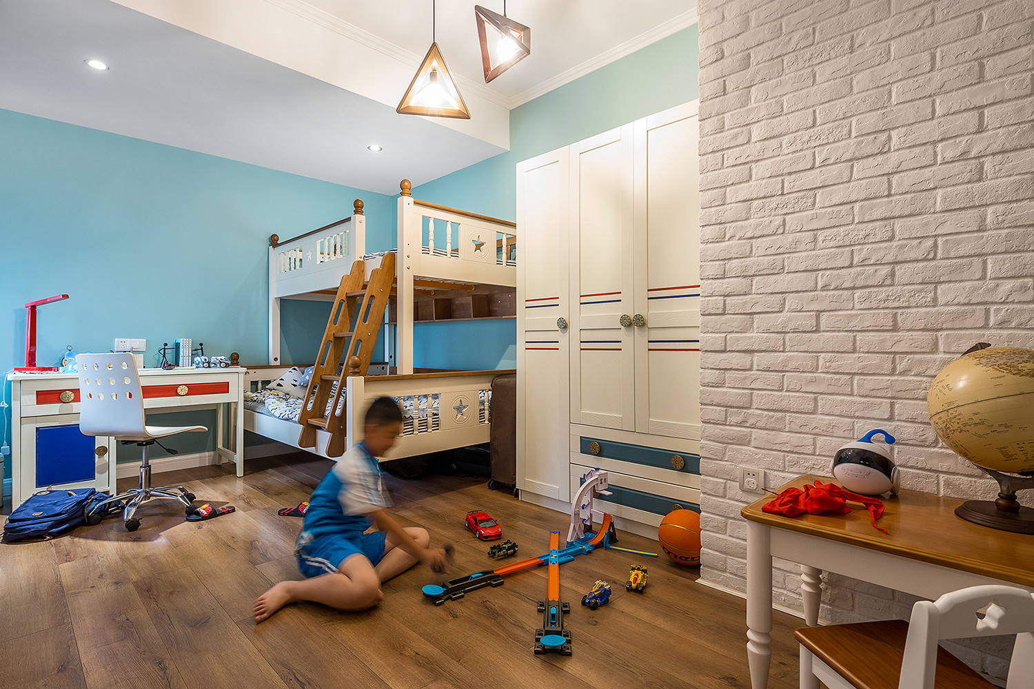 80平米装修,三居室装修,10-15万装修,儿童房,北欧风格,儿童床,衣柜,背景墙,蓝色