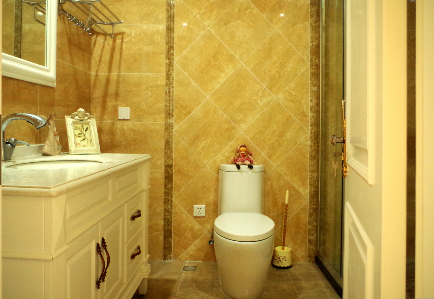 美式三居室装修卫生间图片