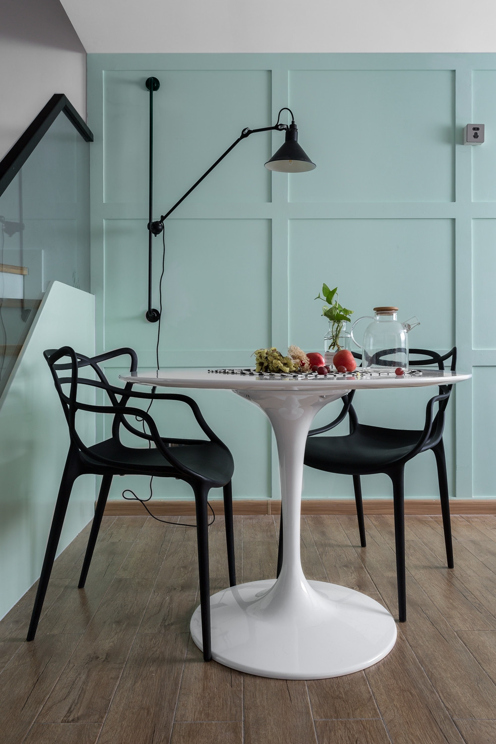 北欧复式装修餐桌椅图片