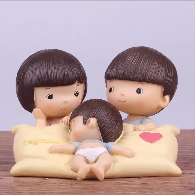 家里摆上这样一组一家三口的摆件,看着就觉得幸福满满呢