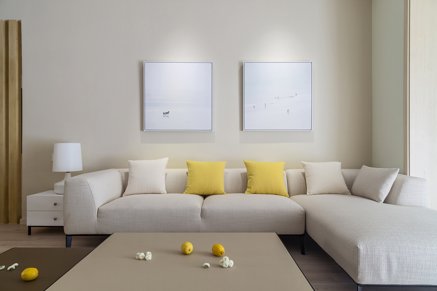 现代简约三居装修沙发背景墙图片