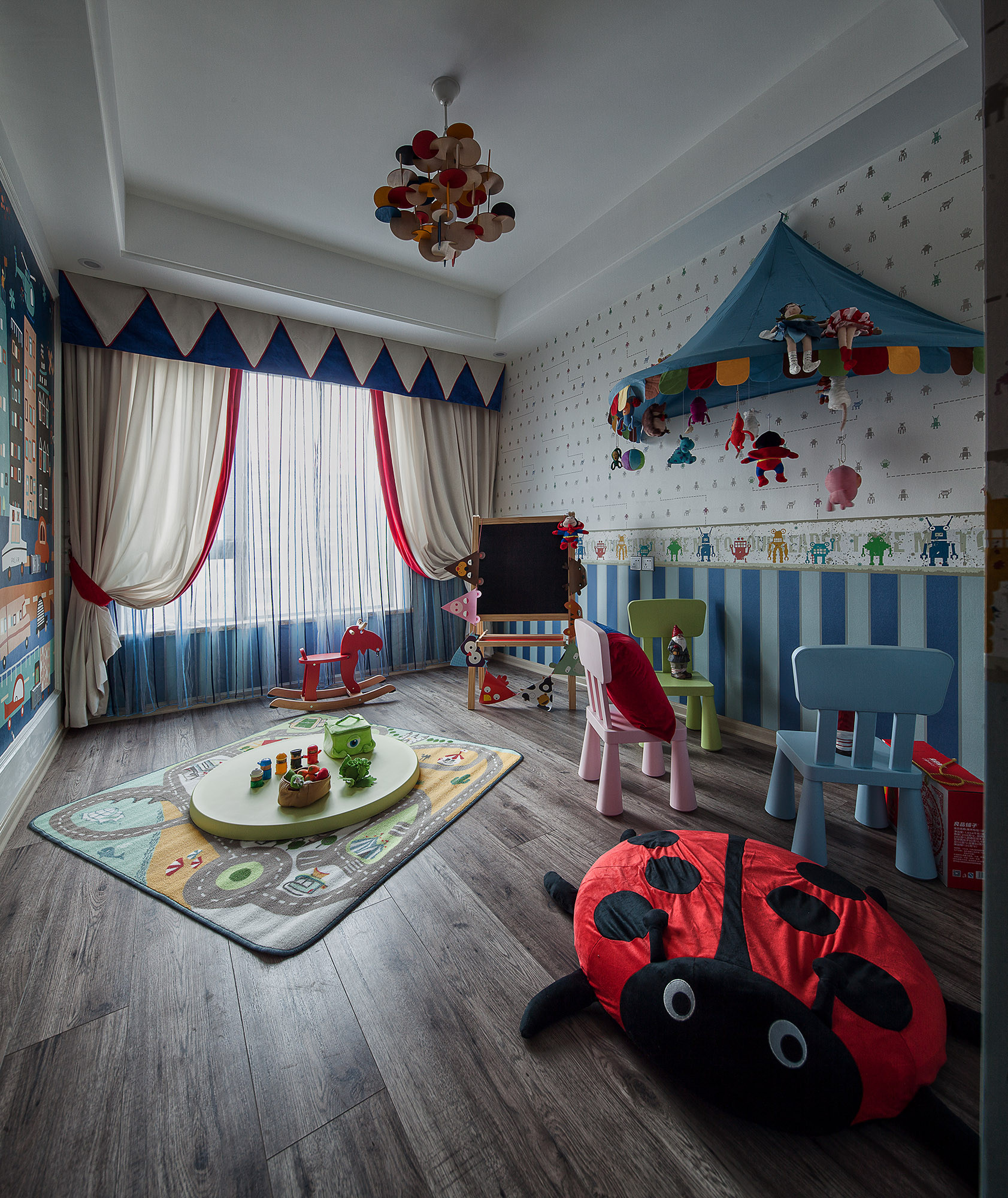 二居室美式装修儿童房布置图