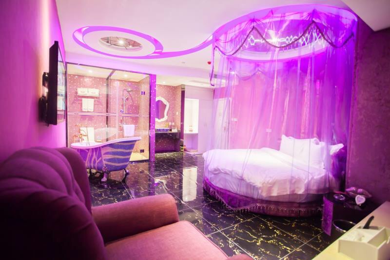 小年轻情侣估计喜欢这样的风格,爱意浓浓去论坛首页看看86532装友帮你