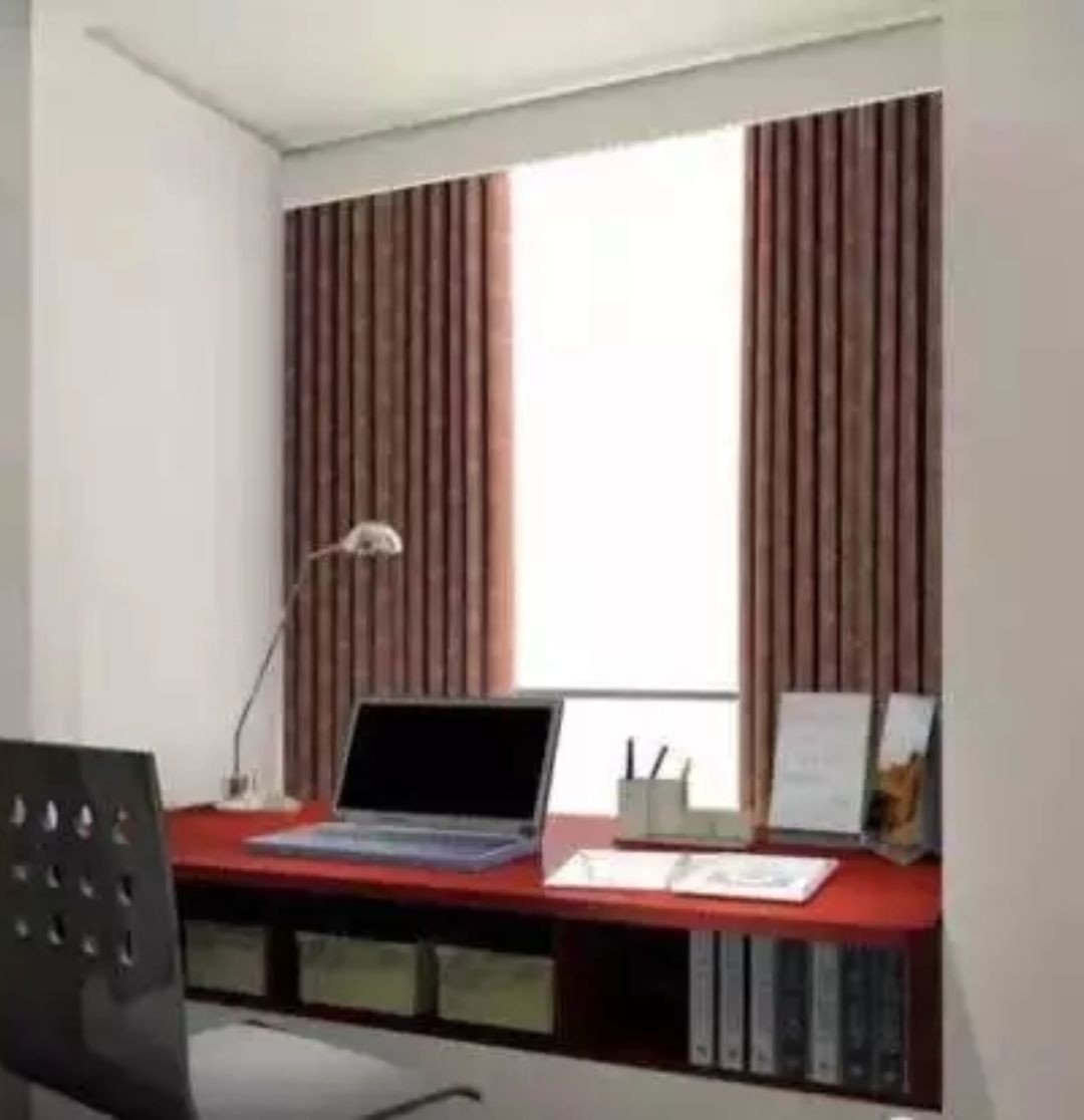 把飘窗做成办公桌也是不错的选择呢.