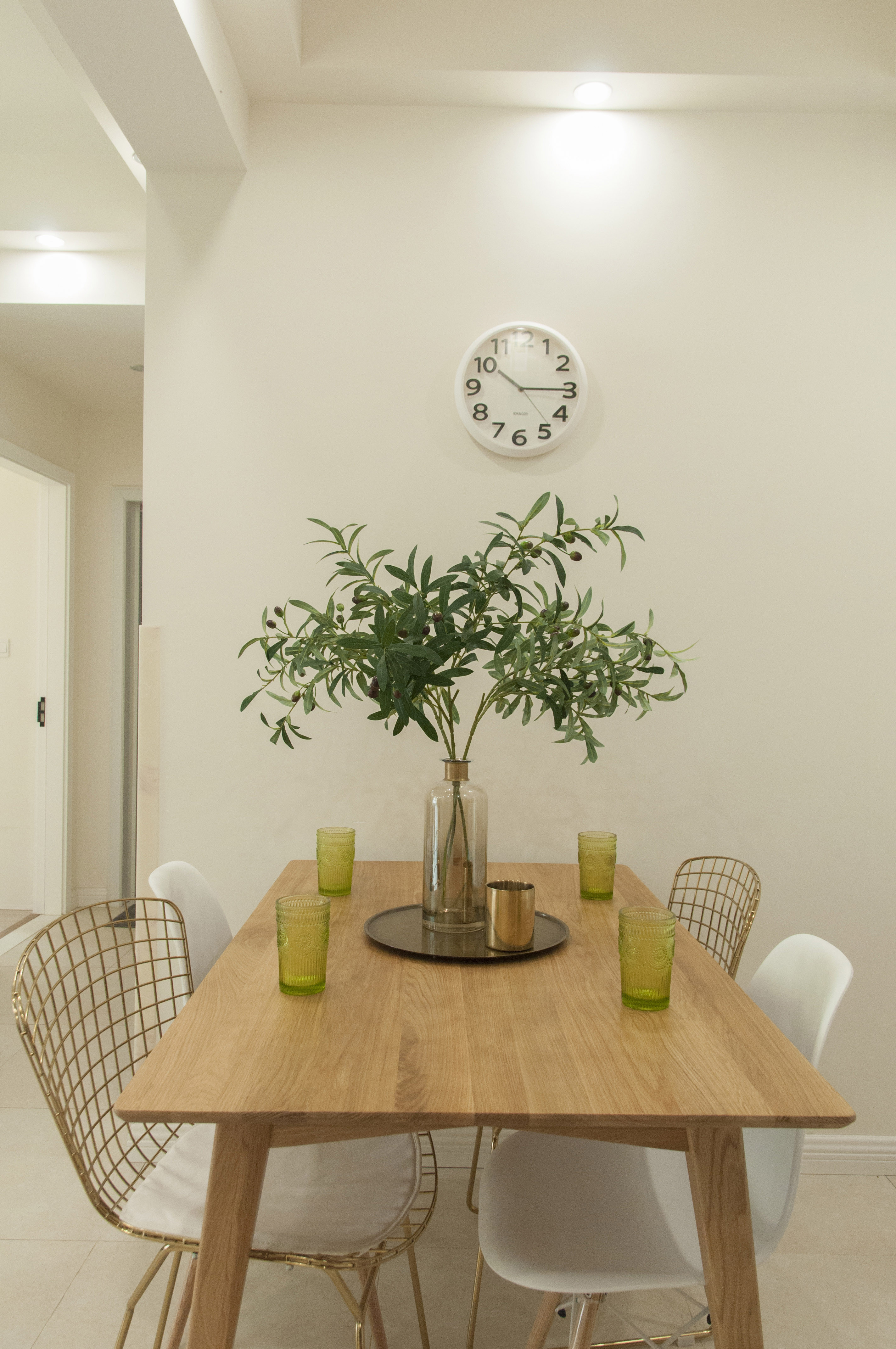 三居室北欧风格家餐桌图片