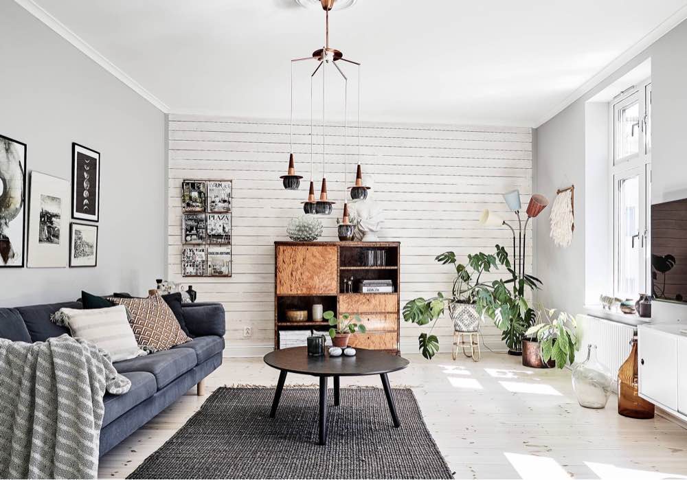 单眼皮的有色墙物语