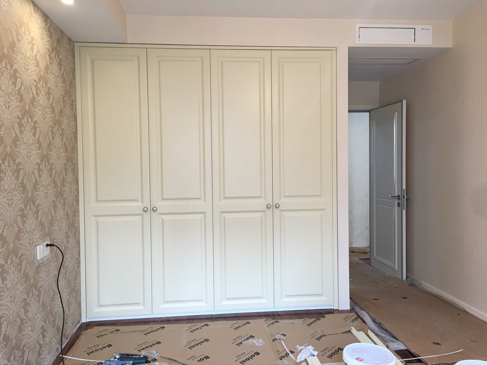 我家整体颜色米黄色的今天装了衣柜鞋柜浴室柜和橱柜橱柜