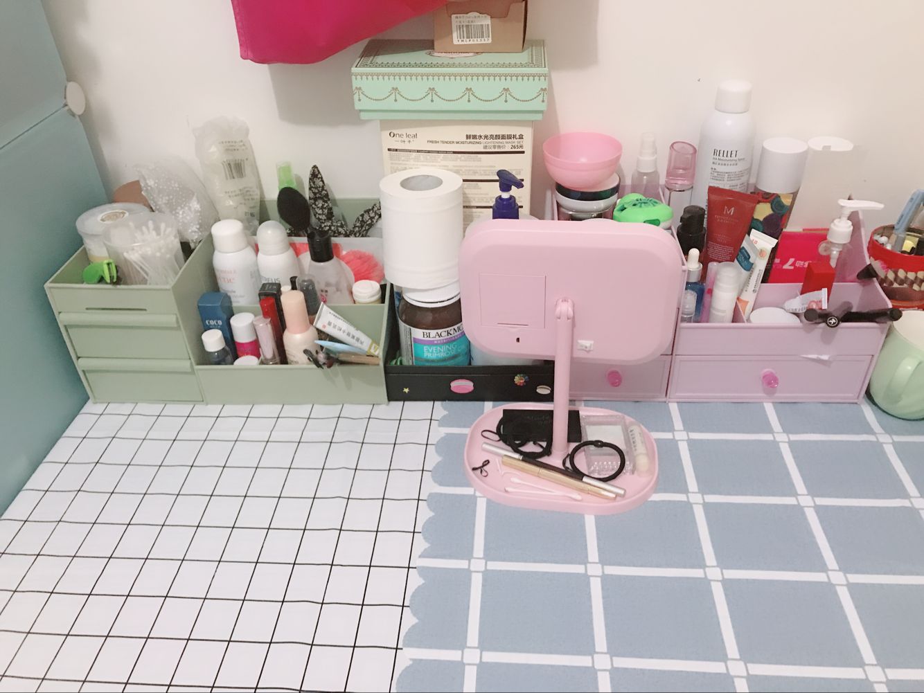 超想知道各位小仙女的化妆桌是怎样收拾的!