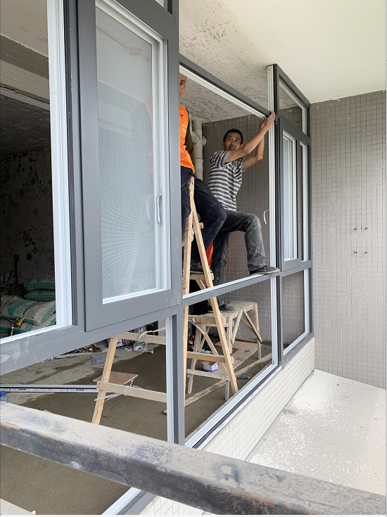 二次装修房子翻新门窗一番准备给儿子娶媳妇用