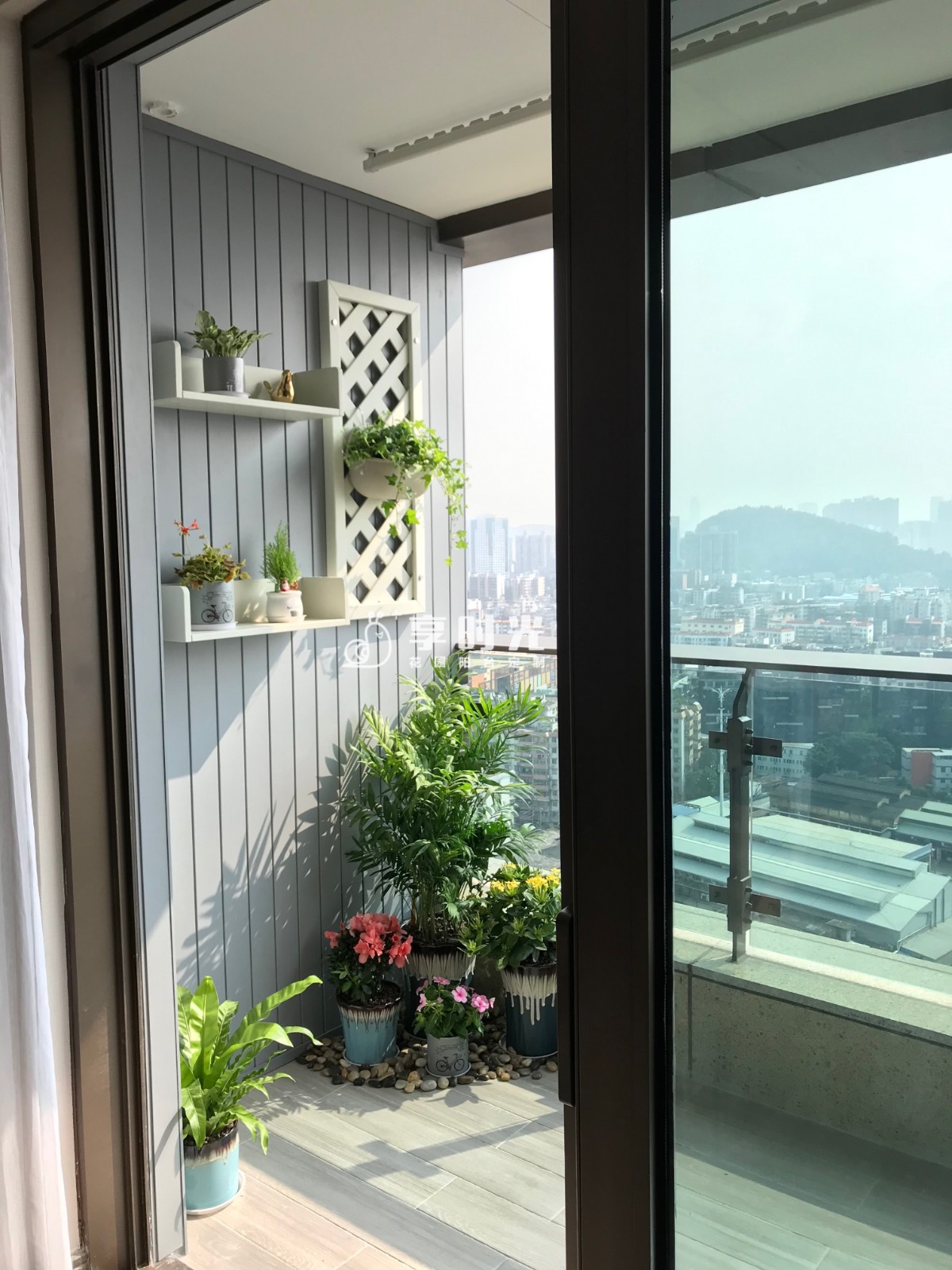 享时光木阳台阳台墙面该怎么装修