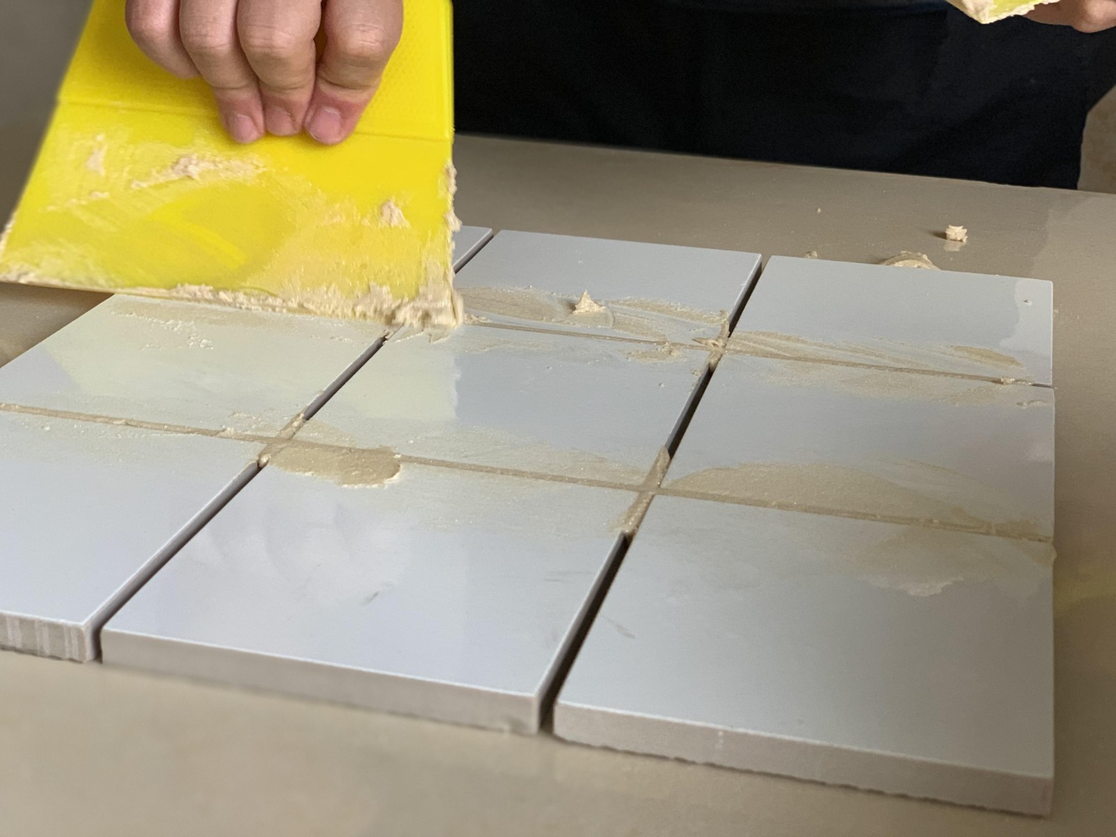 到底用美缝剂好还是环氧彩砂好瓷砖填缝必考虑