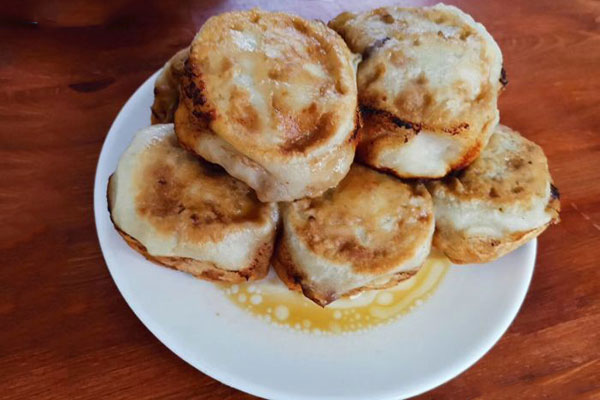 门钉肉饼也被叫做"门丁肉饼",这是老北京的一种传统小吃,其中宝瑞门钉