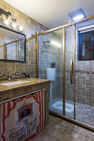 美式四居室装修卫生间效果图