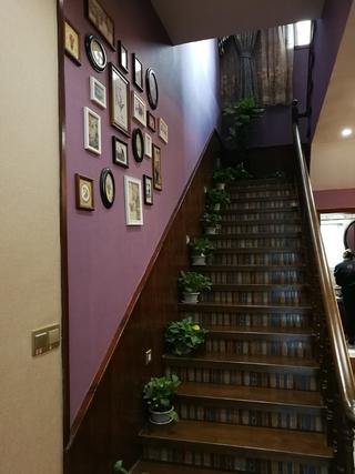 东南亚风格瑜伽馆装修楼梯背景墙图片